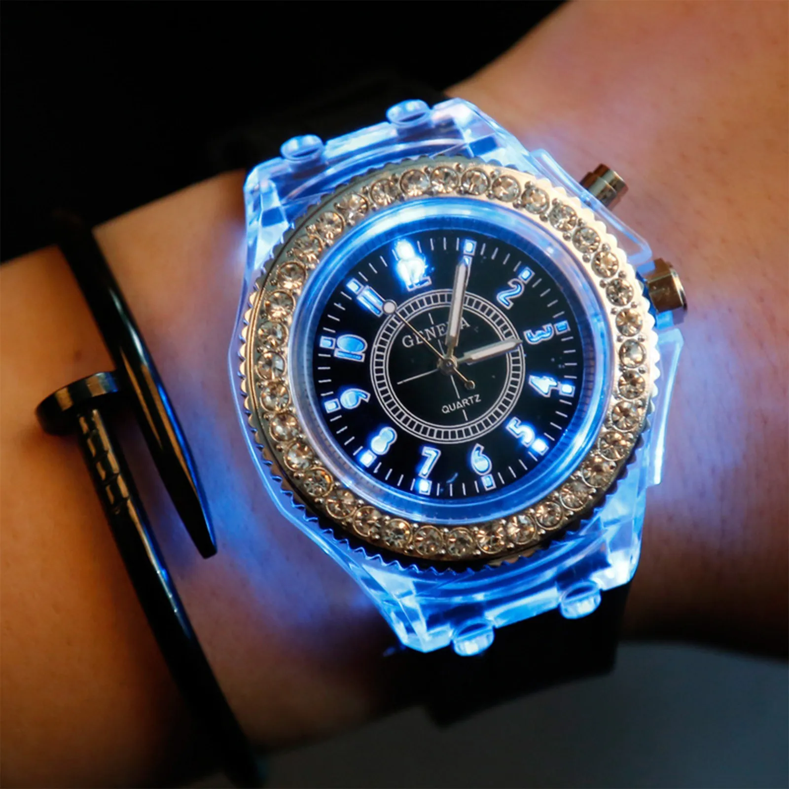 Led Flash Luminous Watch Perso – Smartwatch Trending Watches For Women Bewertung und Preis